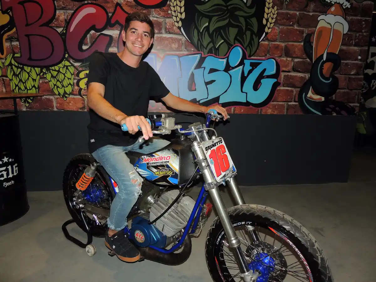 Brunetto presentó su moto en sociedad