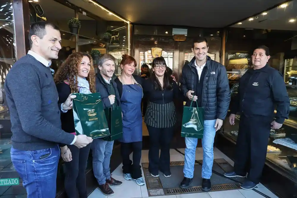 Urtubey con Bucca y Bonifatti apoyaron a trabajadores de confitería Boston de Mar del Plata