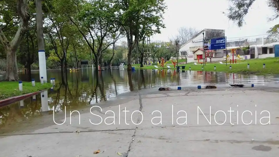 Tras la inundación récord, otra vez se inunda Salto