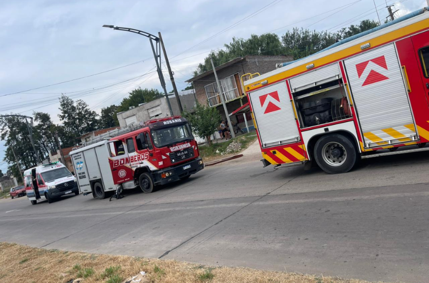 Incendio en zona sudoeste: bomberos combatieron el fuego y una menor fue trasladada