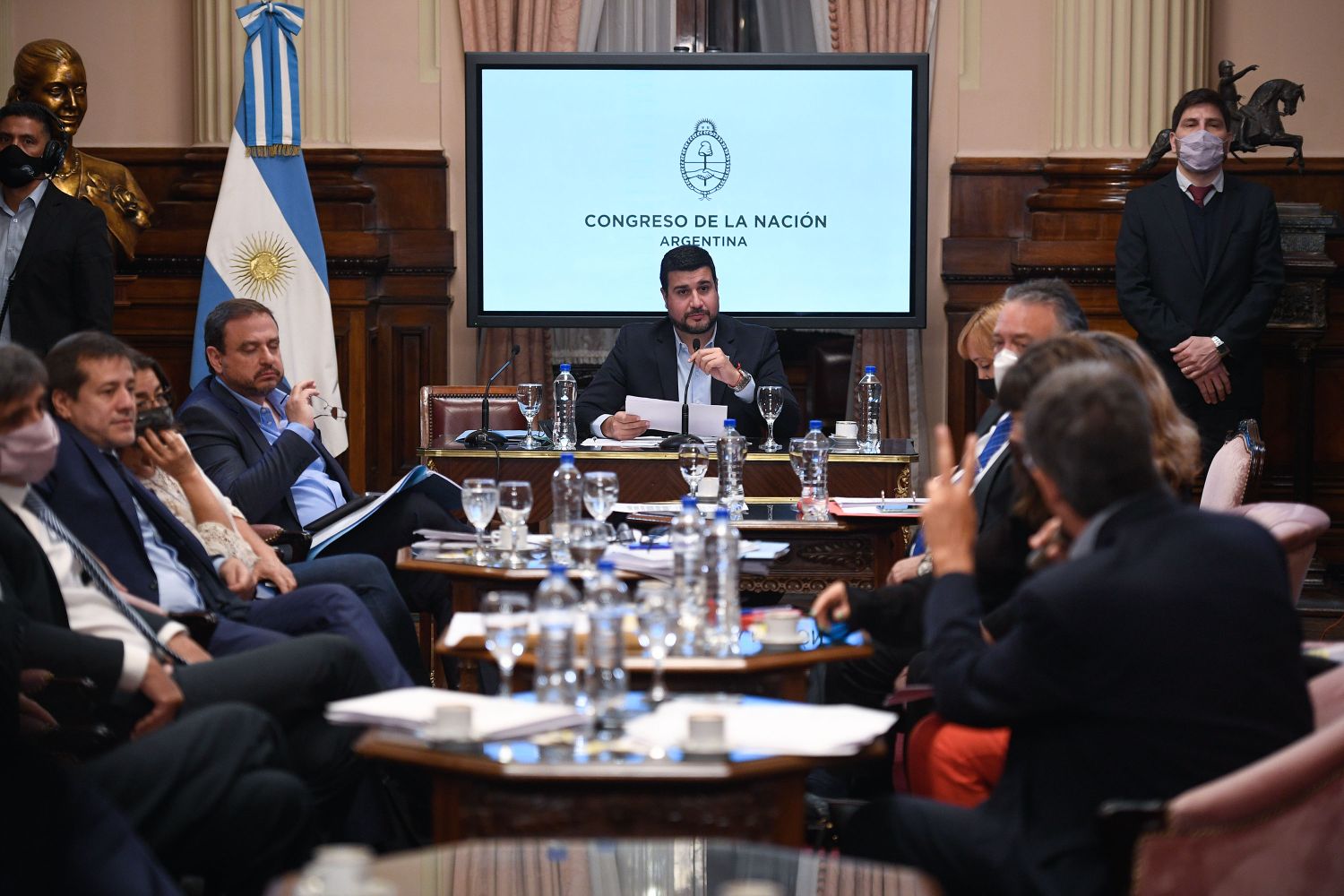 La reunión de senadores y diputados se prolongó por más de dos horas y media.