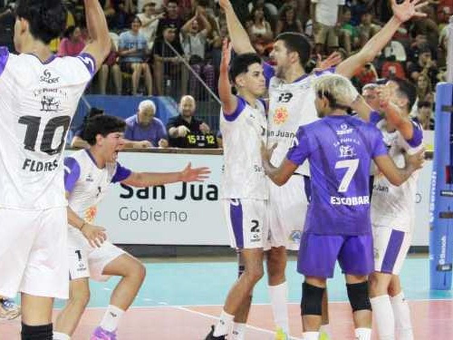 Obras, UPCN, Regatas y Libertad,
a un paso de las semifinales
