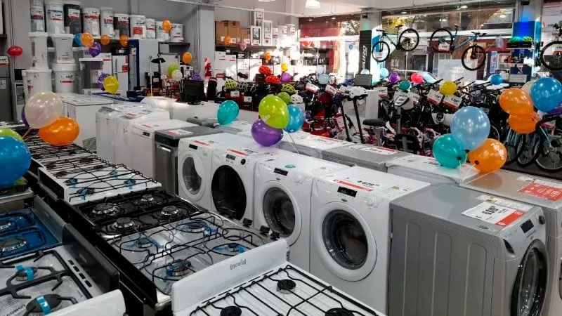 Freno del consumo en abril: qué pasó tras la salida del cepo y cuáles son los sectores más afectados