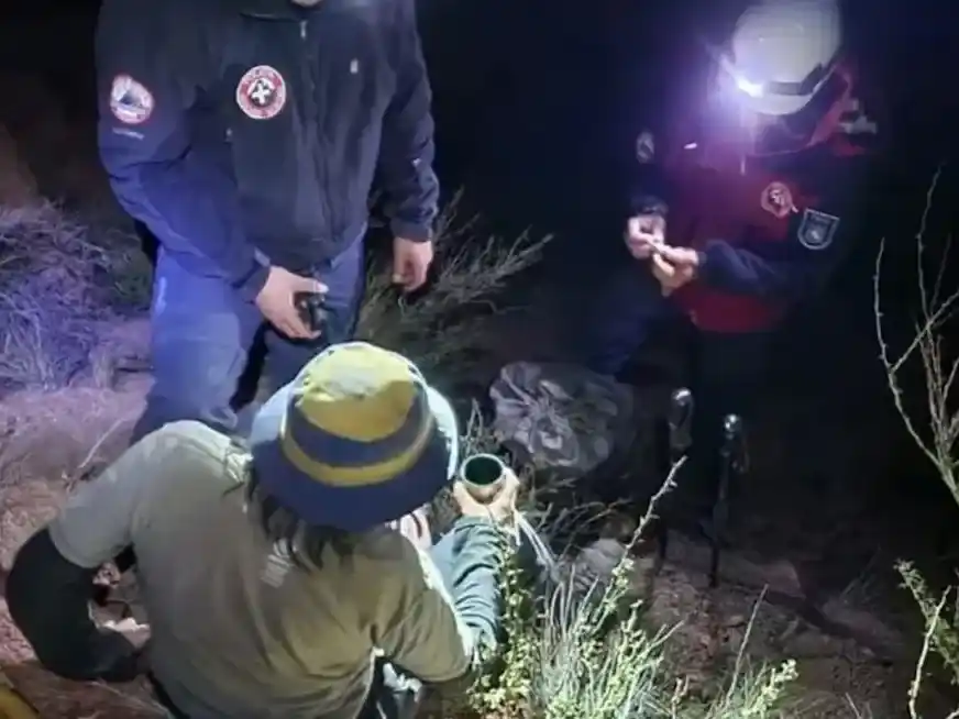 Rescate nocturno en Mendoza: un escalador sufrió una caída en cerro y fue auxiliado