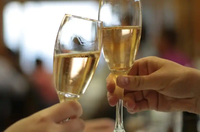 Los argentinos brindaron con otras bebidas o compraron productos de segundas marcas en busca de un ahorro para sus bolsillos.