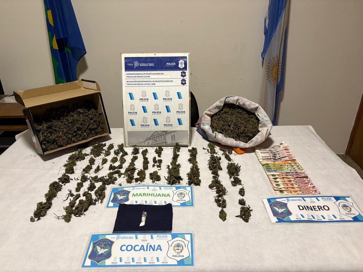 Tras seis meses de investigación, la policía arrestó a una pareja y secuestró marihuana y cocaína