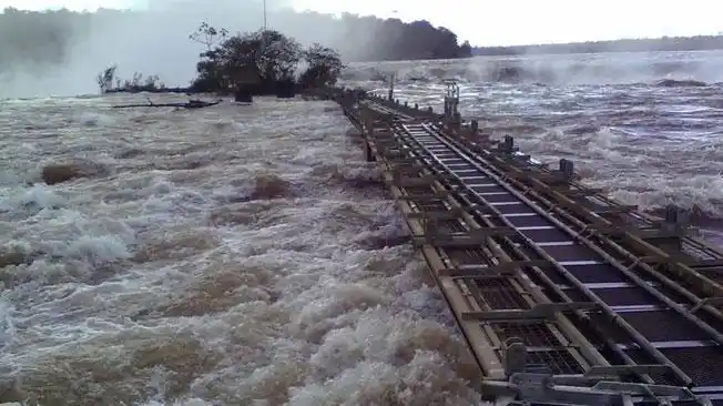 Inundaciones obligaron a cerrar las Cataratas del Iguazú