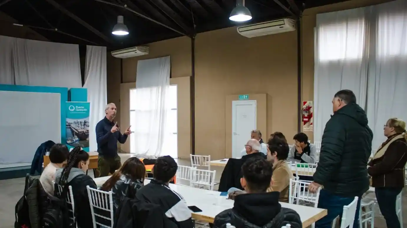 Estudiantes conocieron el funcionamiento del Puerto
