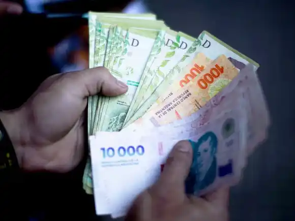 Los salarios registrados subieron 2,4% en mayo y le ganaron a la inflación