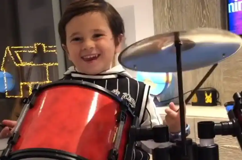 «Aguantalo vos ahora», la respuesta de Messi a un tierno video de Mateo jugando con una batería de juguete