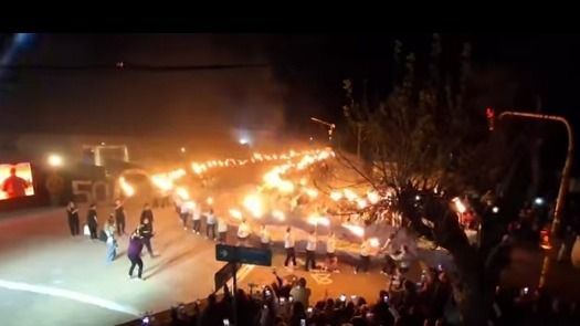 El desfile de antorchas es una rasgo característico de la Semana del Estudiante en Galarza.