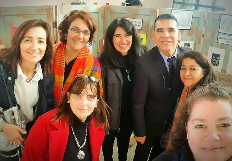 En la selfie, Viviana junto a docentes de Gualeguaychú (fuente: Facebook)