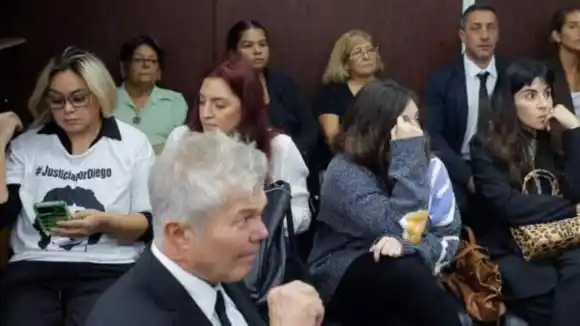 ¡IMPRESIONANTE! Foto inédita de Maradona en su lecho de muerte fue revelada en el juicio