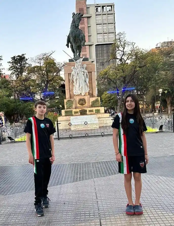 Pedro Flores y Camila Sandoval, en Santiago del Estero.