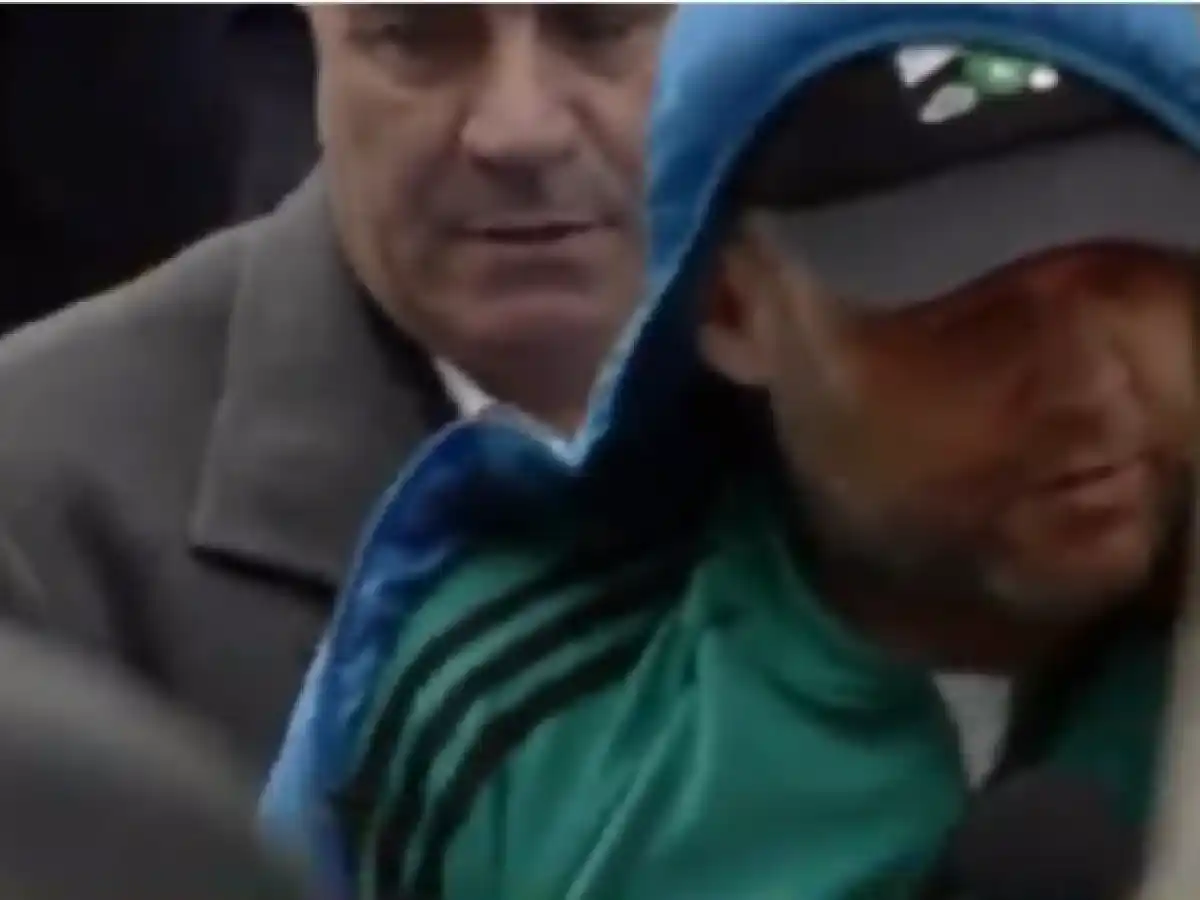 "Estoy triste, mis condolencias a las familias", dijo El Pepo al llegar a la comisaría de Chascomús