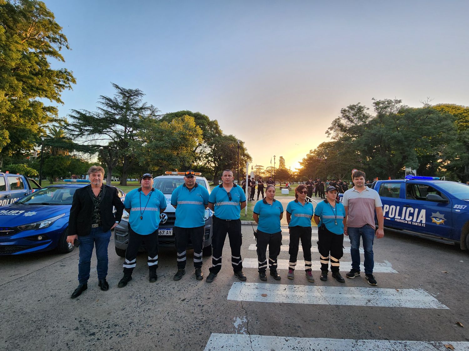 Agentes del área de Control de la Municipalidad durante el procedimiento.