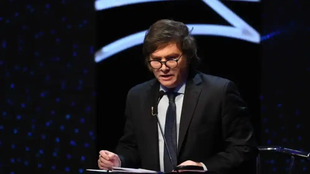 Javier Milei criticó el video de Alberto Fernández y Tamara Pettinato: “Vergüenza es poco”