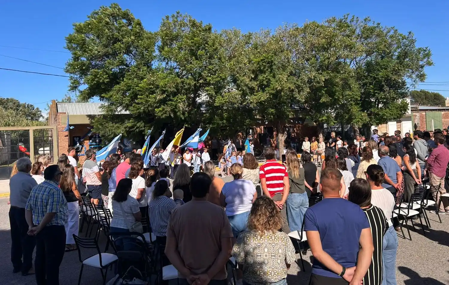 Un acto especial de inicio de clases en el Jardín 904 de Orense