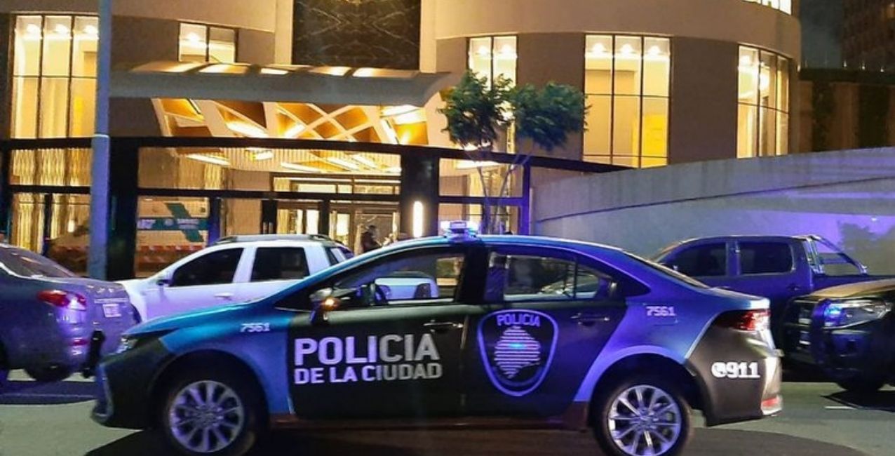 Conmoción: encuentran a una bebé recién nacida entre la basura