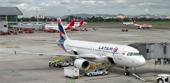 Crisis de abastecimiento de combustible de aviación en Colombia: ALTA y LATAM reclaman soluciones de estado