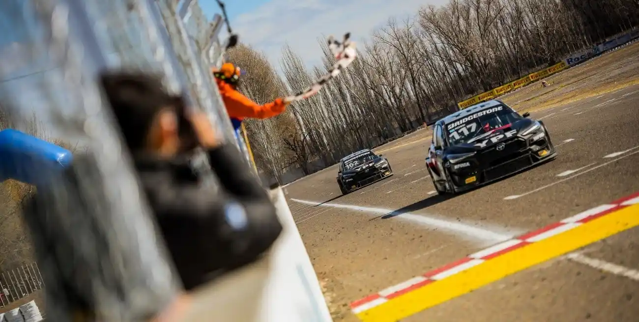 Matías Rossi se consagró campeón del TC2000 y quedó a un título de alcanzar a Traverso en la categoría