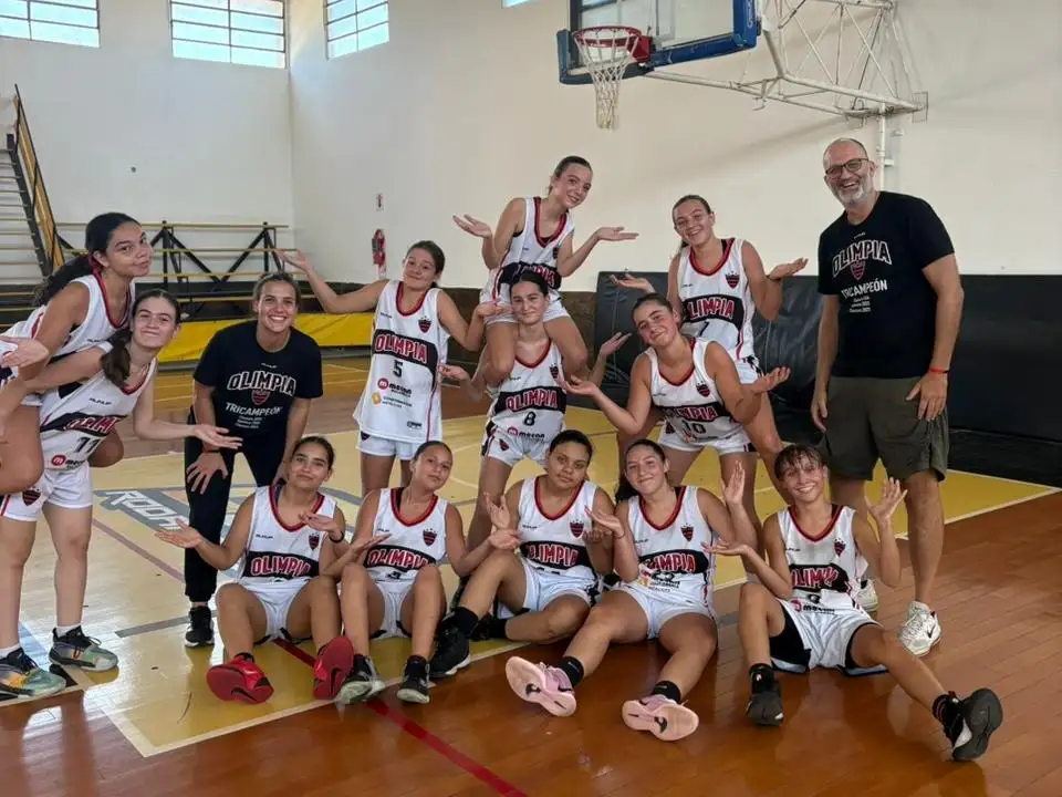 Las bicampeonas U13 arrancaron con todo. Foto: gentileza