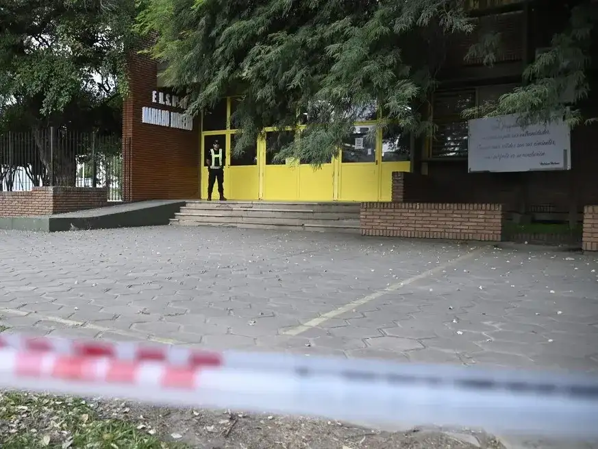 Así lucía la escuela la Escuela Normal de San Cristóbal tras la dolorosa jornada. Crédito: El Litoral.