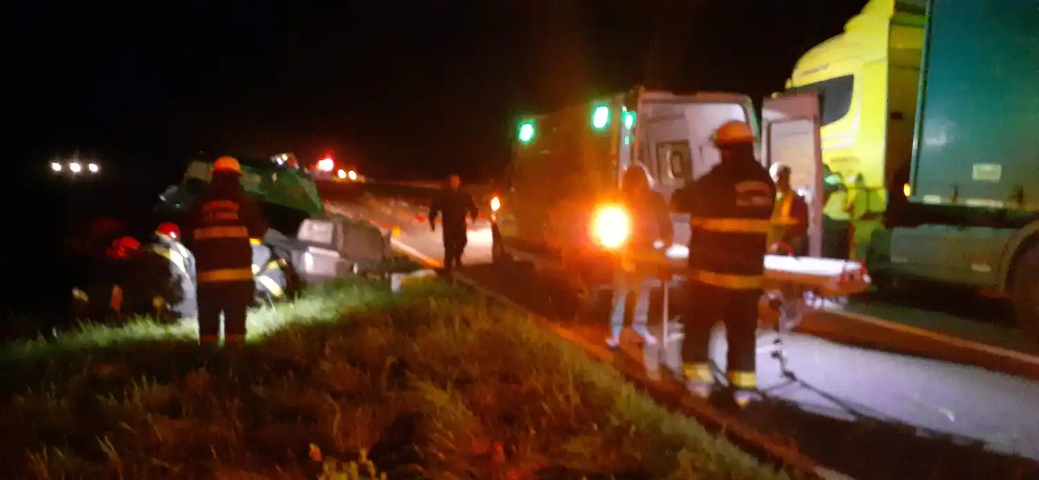 Bomberos, policías y personal de Salud trabajaron en la escena. (Foto: Chaves Digital).