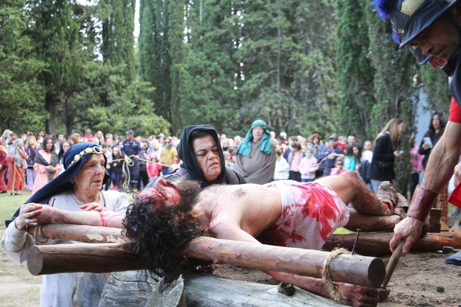 Imágenes del emotivo Vía Crucis de Claromecó