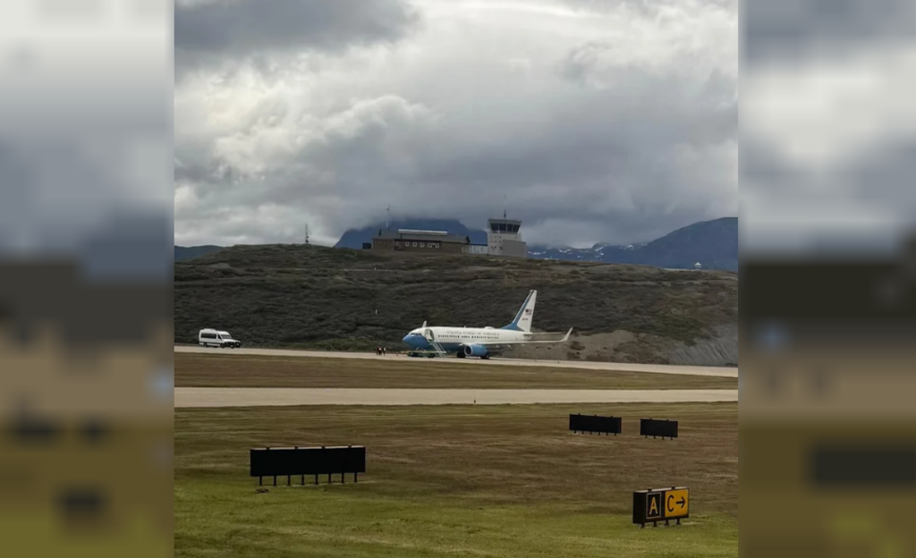 El aterrizaje de la aeronave perteneciente al Departamento de Defensa de Estados Unidos, sumado al hermetismo con que presenta el Poder Ejecutivo Nacional, generó gran inquietud.