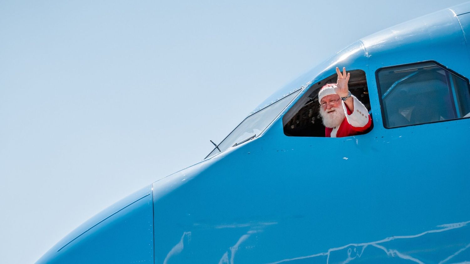 What happens to commercial aviation at Christmas and New Year?