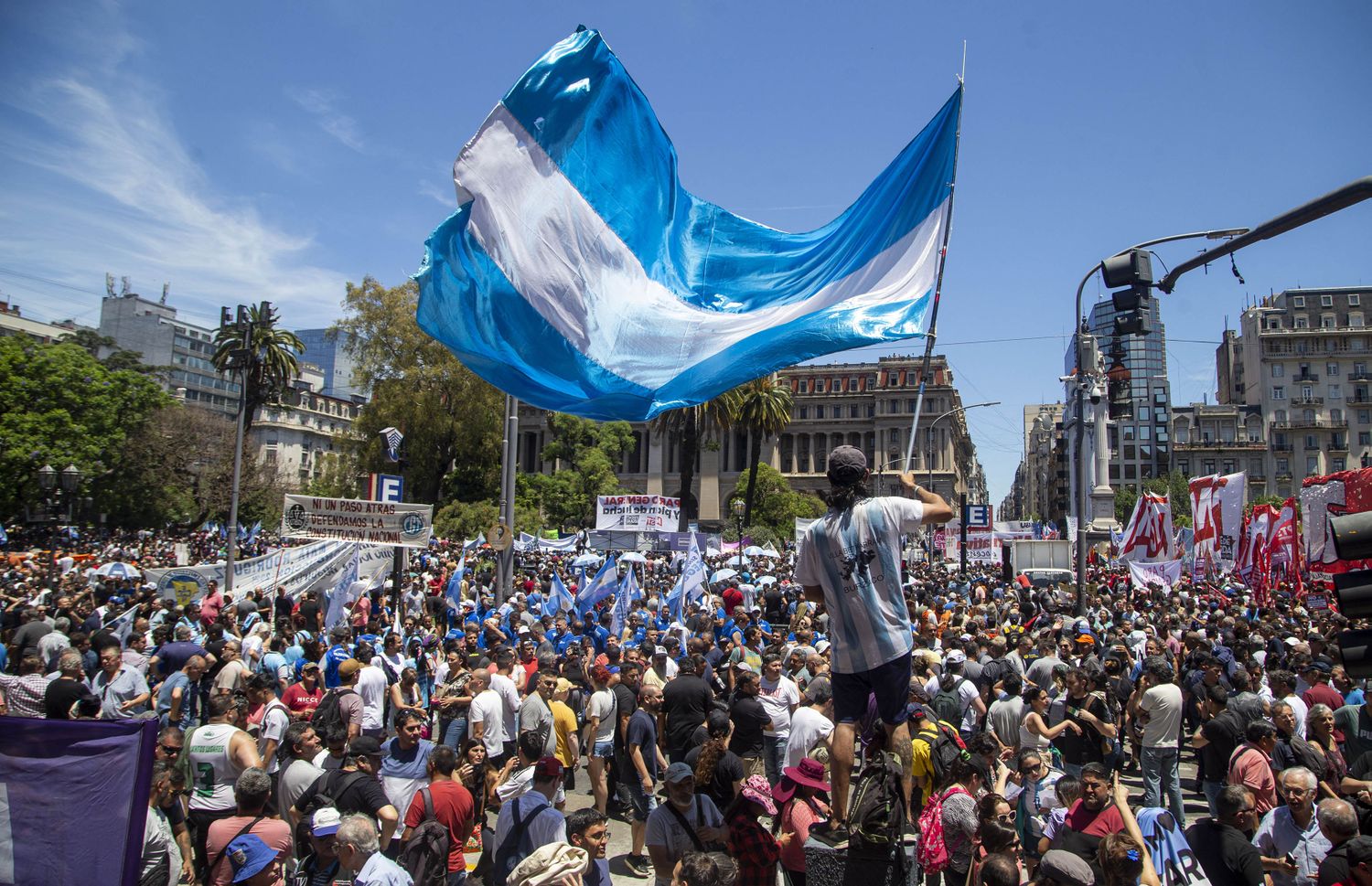 Concentración frente al palacio de Tribunales encabezada por la CGT