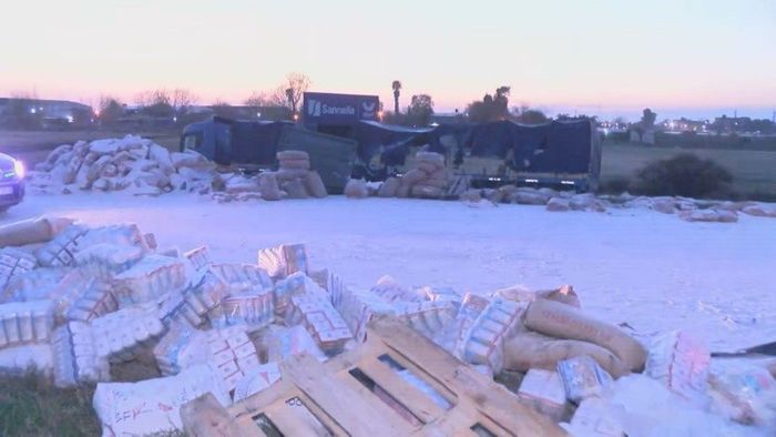 choque de camiones dejó la ruta con 30 toneladas de harina - 4