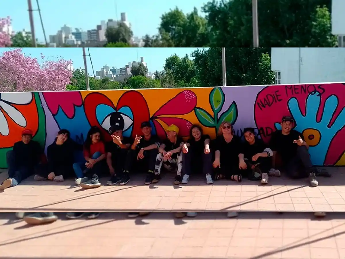Con un mural inclusivo estudiantes de Apadim se  expresaron contra la violencia en todas sus formas     