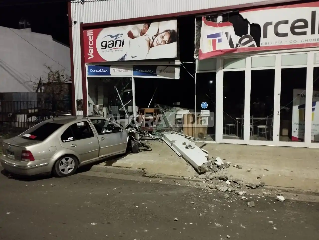 choque en mueblería - 2