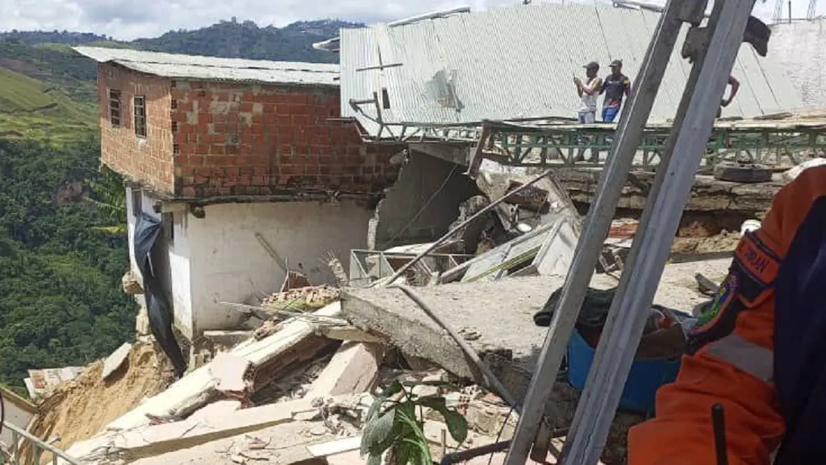 ¡BARINAS AFECTADA POR LAS LLUVIAS! Se vienen abajo varias casas en Petare