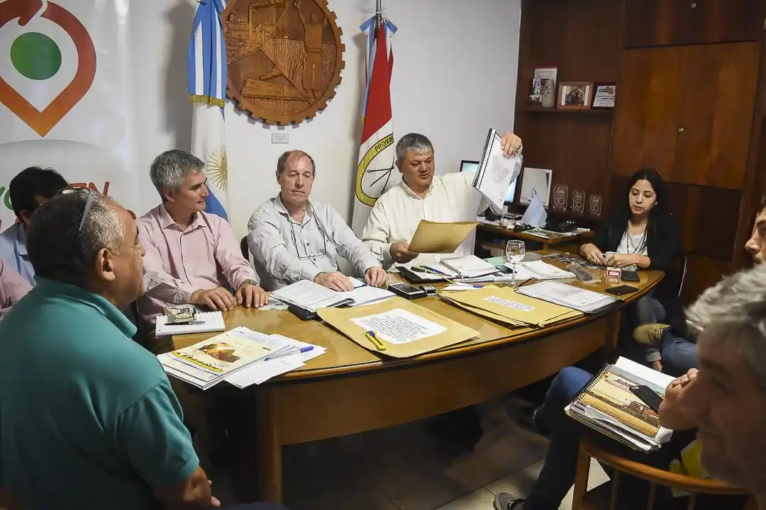 VGG: incorporarán una máquina motoniveladora con fondos propios