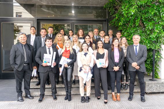 Multitudinaria jura de nuevos matriculados en la sede del Colegio