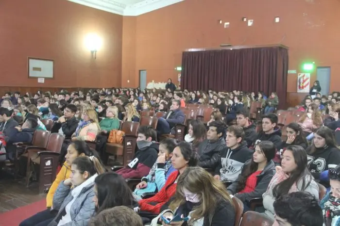 Realizaron charla y debate sobre conducción segura