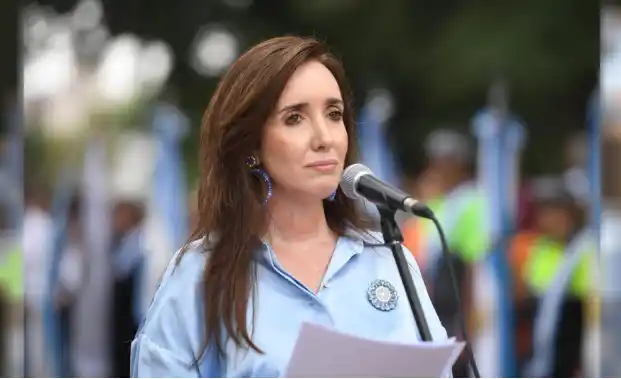 Victoria Villarruel se diferenció de Milei y saludó a los periodistas en su día