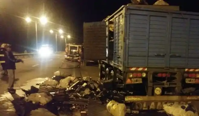 Incendio en Ruta Nacional 14: un camión perdió parte del cargamento