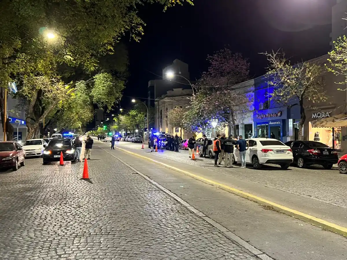 Se retuvieron 5 motocicletas y 8 automóviles en un operativo de control en el centro de la ciudad