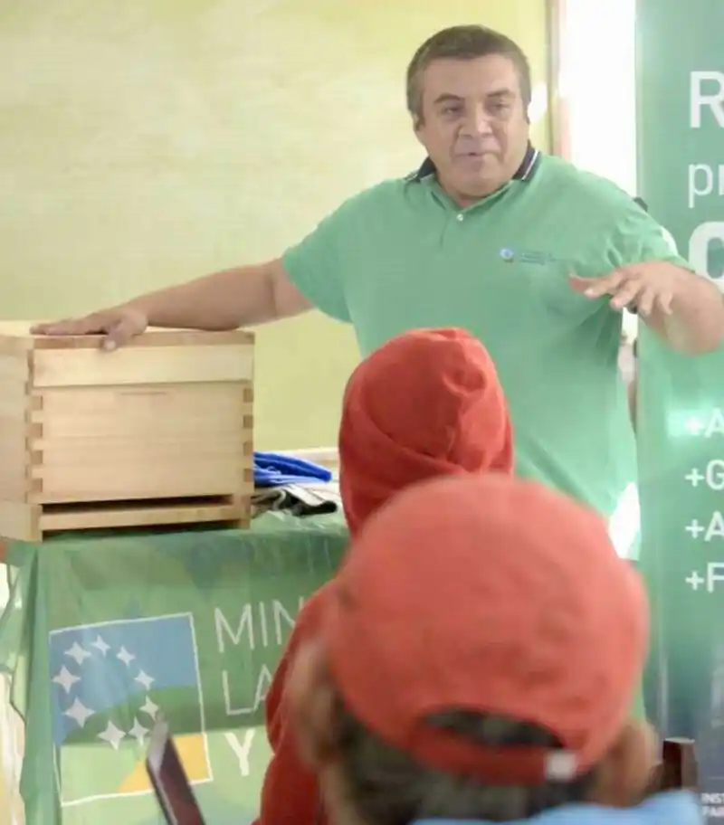 Se realizó capacitación apícola a productores 
de la región del centro oeste de la provincia