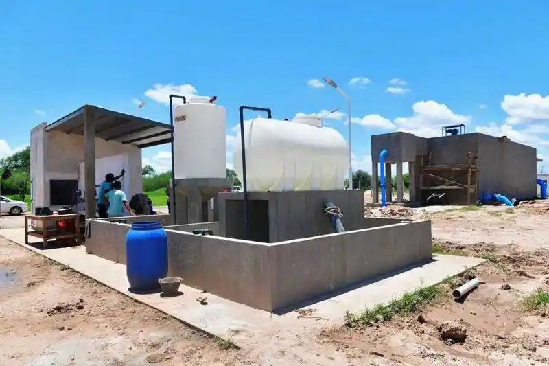 Referentes de comunidades aborígenes destacaron la
construcción de la planta de agua potable en Campo del Cielo