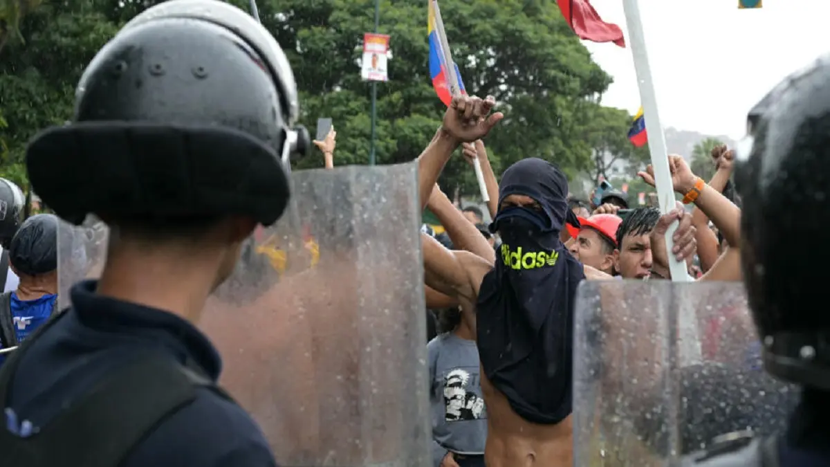 Al menos dos muertos, varios heridos y detenidos es el saldo de las protestas de este lunes