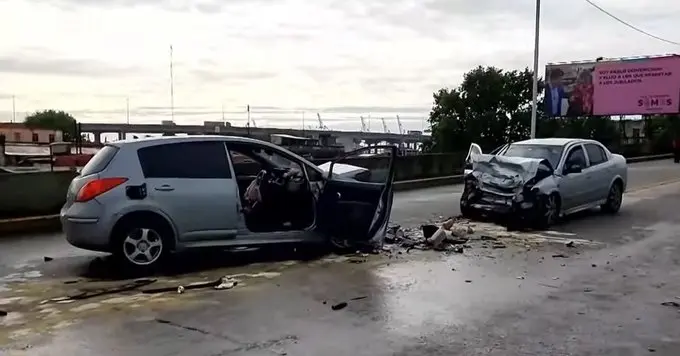 Brutal choque en el Puente Avellaneda: tres personas están internadas en grave estado