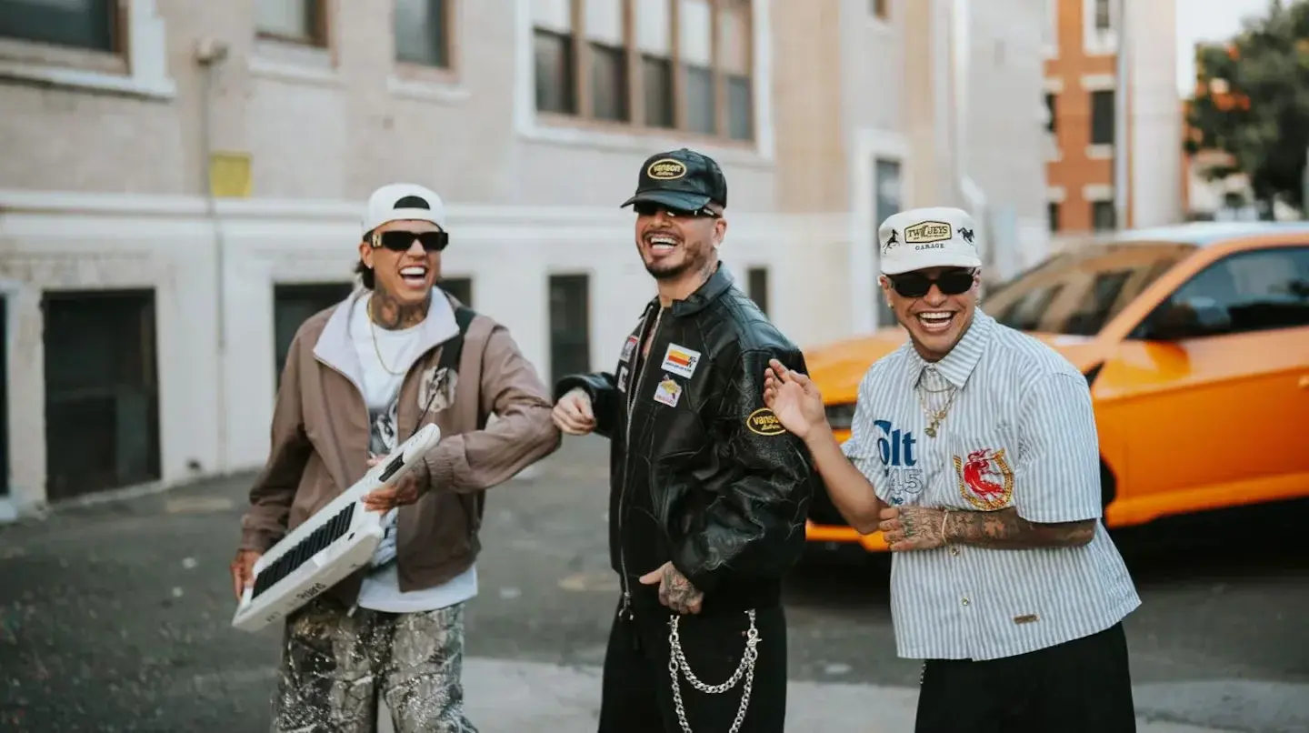 La T y la M y J Balvin fusionaron cumbia y sonidos urbanos en “Qué ironía”