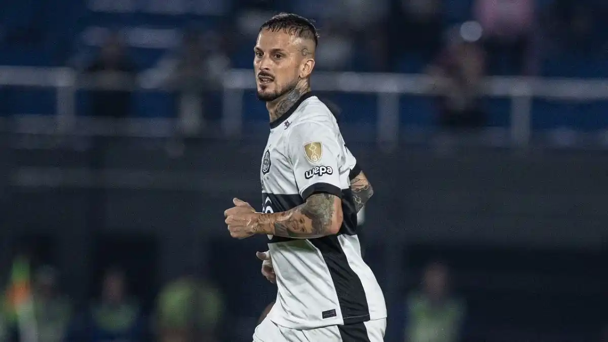 Con la casaca del conjunto guaraní disputó 13 encuentros, no anotó goles y repartió 2 asistencias.