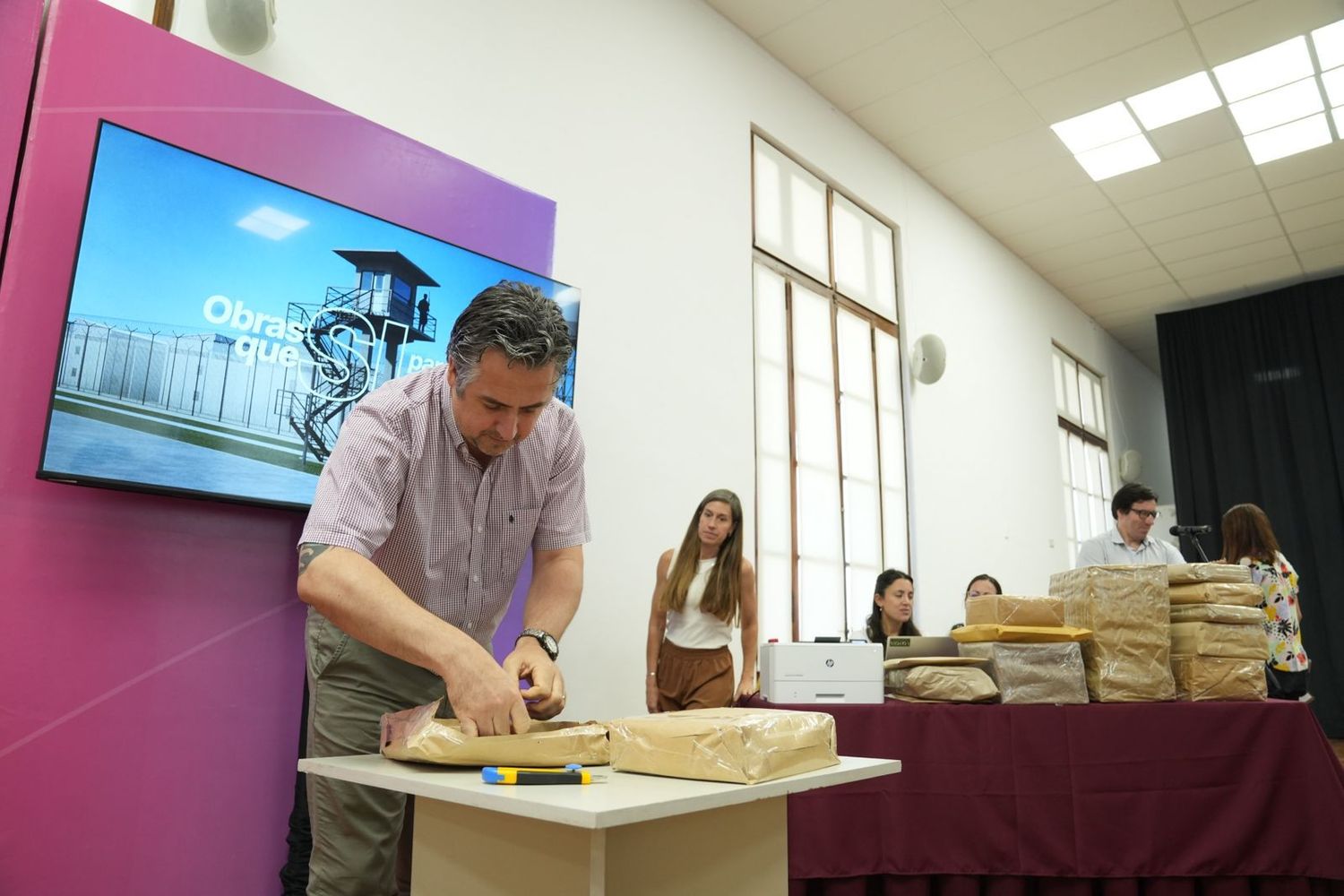 El ministro Cococcioni encabezó el acto administrativo