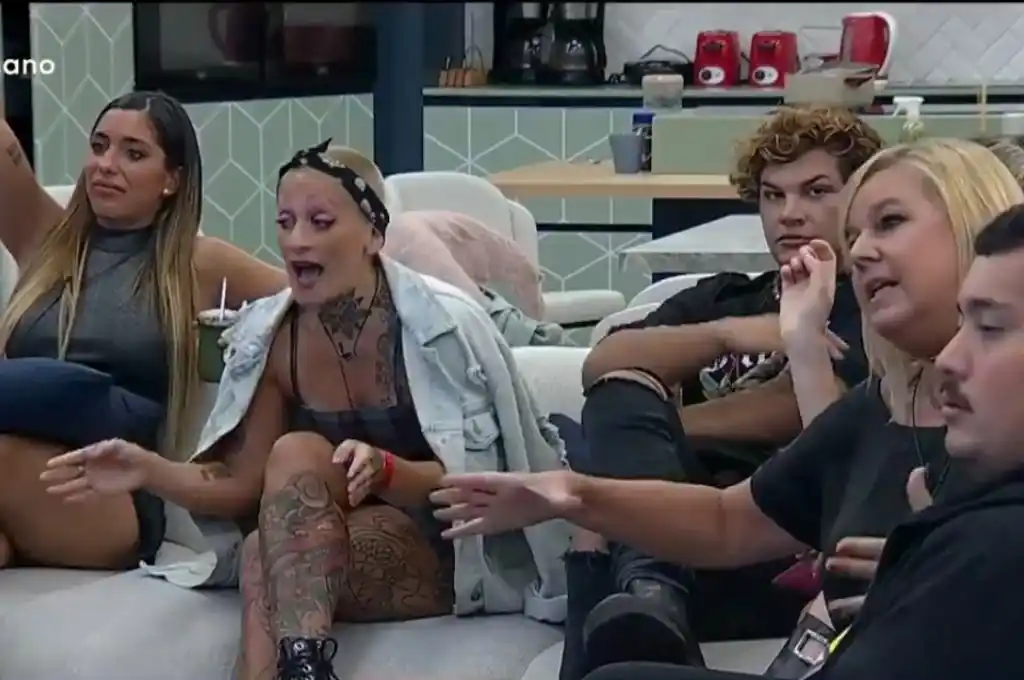 Cruce entra Furia y Virginia